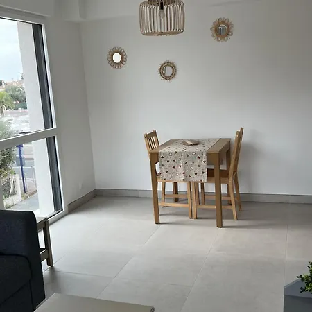 Neuf, Climatise Et Au Calme A Fréjus