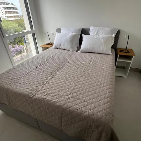 Neuf, Climatise Et Au Calme A * Fréjus